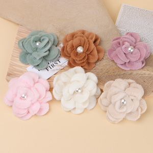 Pinzas para el Cabello con Flores de Perlas de Felpa de 12 cm Hechas a Mano para Uso Diario - Product Image 4