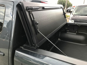 Cubierta dura de tres pliegues Hilux Tonneau, cubierta de cama de camión, accesorios de aluminio para automóviles para <span class=keywords><strong>Nissan</strong></span> Navara NP300 <span class=keywords><strong>Nissan</strong></span> <span class=keywords><strong>Frontier</strong></span> - Product Image 2