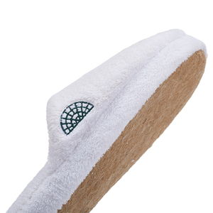 Pantuflas Desechables Cerradas con Logotipo Personalizado, Suministros Ecológicos para Hoteles Fabricados por Expertos en Amenidades Hoteleras - Product Image 5