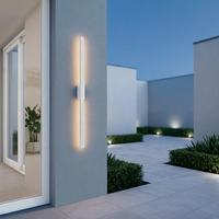 Lampe murale LED linéaire architecturale en aluminium moulé sous pression IP54, éclairage mural extérieur vertical, lumière murale extérieure moderne