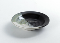 Soucoupe de style japonais antique en porcelaine et céramique, noire et unique, pour la maison et les restaurants, idéale comme plat de service ou pour les accompagnements.