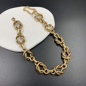 Collar llamativo chapado en oro vintage con cadena irregular de aleación de zinc, diseño en forma de U, ideal para fiestas. - Product Image 3