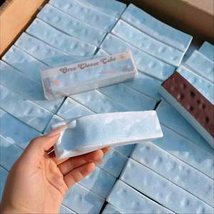 Juguete Antiestrés Ultra Suave de TPR de Ascenso Lento con Forma de Barra de Queso y Sal Marina para Niños y Adultos, Ideal para el Escritorio de Oficina - Product Image 2