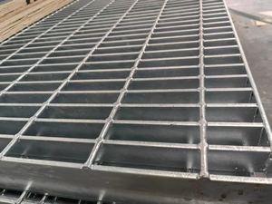 Rejilla de Acero Galvanizado Antideslizante y Duradera para Pisos de Ganado, Cubierta de Canales, Pasarelas Peatonales, Parques, Materiales de Construcción Metálicos - Product Image 4