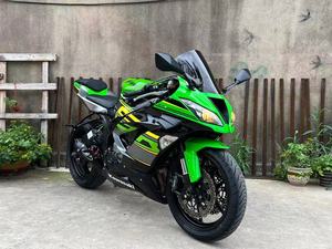 Motocicleta Deportiva Kawasaki ZX-6R 636cc de Gasolina, Motor de Cuatro Cilindros en Línea, Refrigeración Líquida, KIBS, ABS, DOHC, 16V, para Pista y Uso Diario - Product Image 5