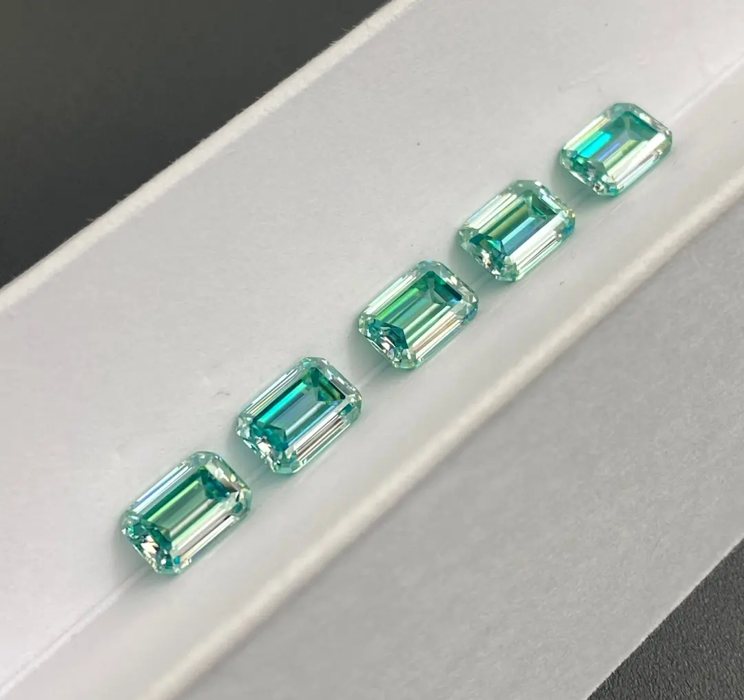 Best Quality VVS Synthetic Diamond Heterochromatic Nature Color Blue Green Moissanite Emerald Cut Watch Moissanite