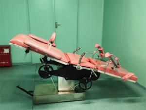 Meja Operasi Obstetri Multifungsi yang Dapat Disesuaikan dari Baja Tahan Karat dengan Sistem Hidrolik Listrik LK/DS-I CE - Product Image 4