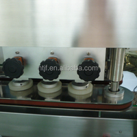Machine de capsulage ronde de vis de bouteille en verre en plastique JF-D902 la machine de capsulage automatique