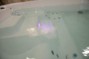 Spa portable d'extérieur pour 6 personnes avec système <span class=keywords><strong>Balboa</strong></span>, <span class=keywords><strong>pompe</strong></span> à remous, filtre à sable et cascade - Spa en fibre de verre et acrylique - Product Image 3