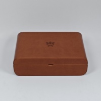 Boîte cadeau en bois enveloppée de cuir PU marron, doublure en daim, logo personnalisé, charnière dorée pour emballage de parfums de luxe et souvenirs arabes