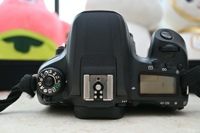 Appareil photo reflex numérique d'occasion Canon EOS 77D 24,2 MP APS-C CMOS, caméra vidéo de milieu de gamme, résolution 1080p, objectif zoom, carte SD, photographie 2"-3"