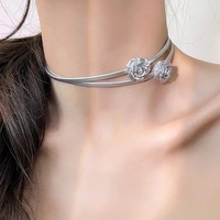 Collier ras du cou en cuir pour femme, motif fleur de rose argentée double couche, en tungstène inaltérable, style futuriste haut de gamme