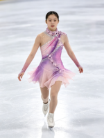 Robe de patinage artistique à manches longues asymétriques rose et violet dégradé, dos ouvert en maille, ornée de strass pour la compétition