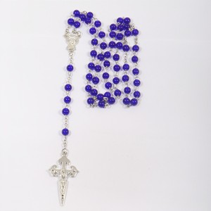 Collier Catholique Personnalisé avec Pendentif Long <span class=keywords><strong>Croix</strong></span>, Chaîne Rosario Guadalupe, Perles <span class=keywords><strong>en</strong></span> Verre Cristal Bleu Foncé - Product Image 6
