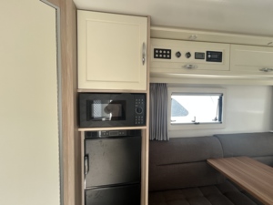 Caravane <span class=keywords><strong>de</strong></span> <span class=keywords><strong>camping</strong></span> Dream 640, caravane <span class=keywords><strong>de</strong></span> voyage moderne et légère, pour aventures en plein air, remorquable par SUV, 4 personnes - Product Image 6