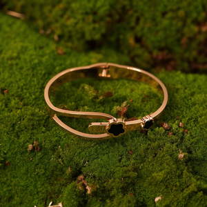 Brazalete de Acero Inoxidable 316L con Baño de Oro PVD, Joyería Sostenible y Resistente - Product Image 3
