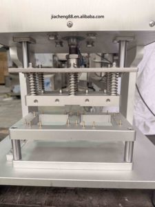 Machine de thermoscellage verticale pour l'emballage de boissons en verre et en papier, la sauce salade, le beurre de cacahuète, les aliments - Product Image 4