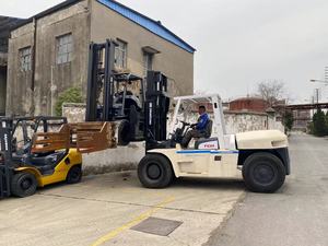 Chariot élévateur d'occasion TCM FD100 10 tonnes d'origine japonaise, hauteur de levage 3m, mât 3 sections, bonnes performances, excellent état, prix bas - Product Image 5