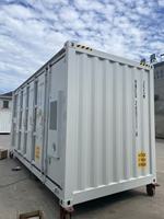 Conteneur BESS mobile avec ventilateur, aménagement de salle de batteries extérieure et connexions de câbles de projet