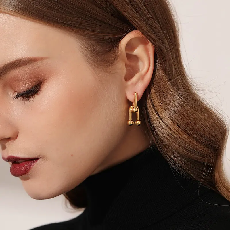 Minimalist, light and luxurious personality, all-match horseshoe buckle earrings, female ear buckles