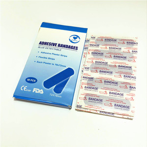 Pansements adhésifs MediSafe 1,5 x 2,875 po bleus, imperméables, détectables par les détecteurs de métaux, pour usage en cuisine et hôtel - Product Image 4