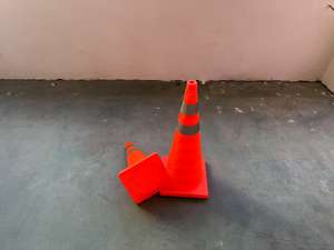 Cône de stationnement portable pour un transport facile - Product Image 4