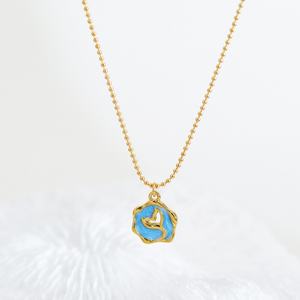 Collier queue de poisson haut de gamme en acier inoxydable, style vintage français, avec goutte d'huile bleue imitation émail, carte irrégulière ajourée, polyvalent - Product Image 1