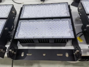ไฟสนามกีฬา LED แบบโมดูลาร์ 250W 500W IP66 กันน้ำ สำหรับเสาสูงกลางแจ้ง เหมาะสำหรับสนามฟุตบอล บาสเกตบอล และสนามกีฬาอื่นๆ - Product Image 4