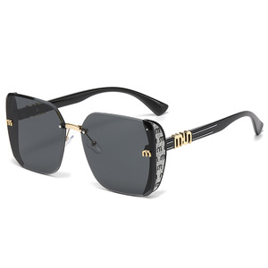 Nuovi Occhiali da Sole Senza Montatura Quadrati Lucidi 2024, Occhiali da Sole di Lusso con Lettera <span class=keywords><strong>M</strong></span> per Donne, Design Trendy di Marca - Product Image 5