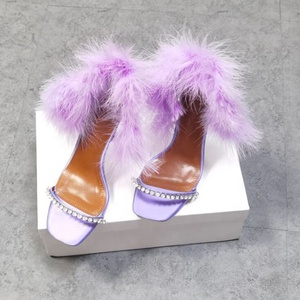 Commercio all'ingrosso di lusso di qualità delle donne in vera pelle tacchi alti <span class=keywords><strong>sandali</strong></span> <span class=keywords><strong>viola</strong></span> di pelliccia di piume cristalli aperta su misura scarpe da donna estate - Product Image 3