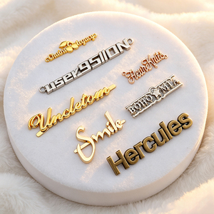 Étiquettes métalliques personnalisées de qualité supérieure en gros, plaques de logo de marque gravées pour vêtements - Product Image 2