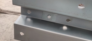 מותאם אישית q235b פלדה כביש רכבת בטיחות מגן רכבת עם משטח מגולוון חם טבל - Product Image 5