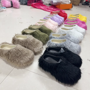 Nuova collezione 2025 primavera estate sandali da <span class=keywords><strong>donna</strong></span> scarpe-S per <span class=keywords><strong>ciabatte</strong></span> da ragazza impegnata RS5228 rosa stilista nero moda pelliccia - Product Image 2