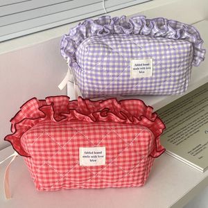 <span class=keywords><strong>Sac</strong></span> <span class=keywords><strong>de</strong></span> maquillage matelassé à carreaux avec bord à volants décoratif grande capacité fermeture éclair coton <span class=keywords><strong>sac</strong></span> cosmétique <span class=keywords><strong>sac</strong></span> <span class=keywords><strong>de</strong></span> maquillage <span class=keywords><strong>de</strong></span> <span class=keywords><strong>voyage</strong></span> pour les femmes - Product Image 2