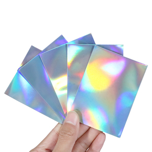 Nouvelles pochettes de cartes personnalisées haut de gamme en plastique holographique imperméable de haute qualité avec finition laser pour jeux de cartes - Product Image 4