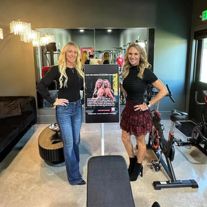 32-inch thông minh xách tay <span class=keywords><strong>LED</strong></span> <span class=keywords><strong>TV</strong></span> <span class=keywords><strong>Android</strong></span> OS có thể sạc lại không dây chiếu trắng cảm ứng quảng cáo hiển thị kết nối với điện thoại - Product Image 1