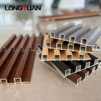 Panneau Mural Moderne Imperméable Ignifuge en PVC WPC, Lame Rainurée en Composite Bois-Plastique pour Revêtement Intérieur/Extérieur d'Hôtel ou de Télévision