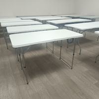 Table pliante d'extérieur portable personnalisée et économique / Table de jardin pliable en plastique blanc de 6/8 pieds au design moderne pour événements et réceptions