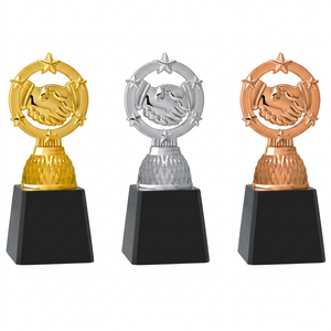 Trofeos y medallas deportivas personalizadas al por mayor con un diseño moderno de trofeos corporativos de aluminio de un fabricante de la India. - Product Image 1