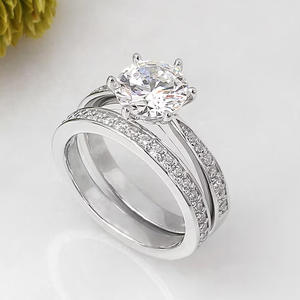 Anello di Fidanzamento T0672 in Oro Bianco con Diamante Taglio Brillante Rotondo Naturale Colore G e Diamanti Laterali - Product Image 5