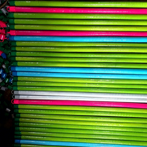 Manche de balai en bois d'eucalyptus du Vietnam de 120 cm, durable, avec revêtement en PVC souple Tampico, couleur personnalisable, pour usage en toilettes et mobilier - Product Image 5