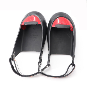 Couvre-chaussures de sécurité à embout en acier utilisés pour les visites dans les environnements industriels afin d'éviter le risque de dommages aux orteils - Product Image 4