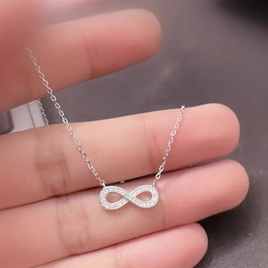 Collana con Ciondolo ad Anello di Möbius per Donne, Gioiello di Moda con Micro Pavé per Uso Quotidiano - Product Image 2