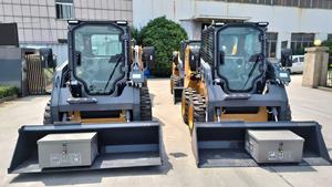 Компактный мини-погрузчик XC740K, грузоподъемность 750 кг, полноприводный гидравлический погрузчик для коммунального обслуживания и небольших демонтажных работ - Product Image 5