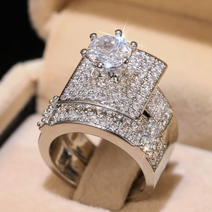 Set di Anelli Scintillanti per Matrimonio da Donna, Gioielli Eleganti per Abiti da Sera - Product Image 1