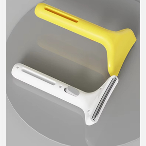 <span class=keywords><strong>Pettine</strong></span> Professionale <span class=keywords><strong>per</strong></span> Rimozione Peli di Cani e <span class=keywords><strong>Gatti</strong></span> con Lama in Acciaio Inox e Manico Ergonomico in ABS <span class=keywords><strong>per</strong></span> Pulizia Profonda e Deshedding - Product Image 1