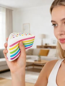 Jouet Squishy Doux à Remontée Lente Gâteau Arc-en-ciel Anti-stress Simulation Alimentaire Jouet Éducatif pour Enfants et Adultes - Product Image 5