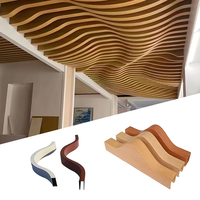 Panneau en aluminium incurvé 3D sur mesure pour design de plafond ondulé, finition grain de bois, support structurel haute résistance, livraison directe d'usine