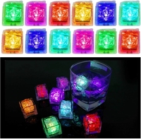 Rifornimenti del partito LED Lampeggiante Ghiaccio Acqua Attivata di Plastica LED Cubetti di Luce Led Illuminato Cubi di Ghiaccio Bar A Buon Mercato Partito Cubetti di Ghiaccio