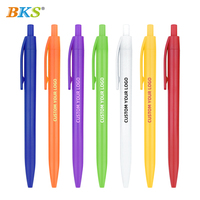 Stylo à bille en plastique de style sport de luxe avec logo personnalisé Souvenirs d'entreprise de qualité supérieure pour le type de corps de stylo promotionnel en gros